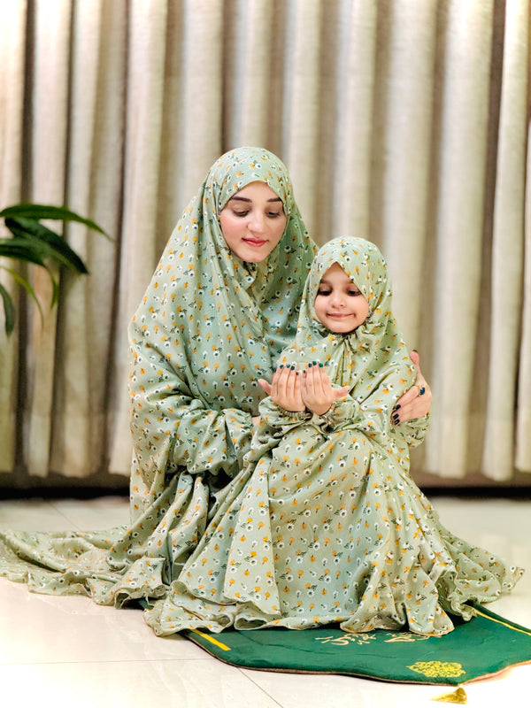 Mother & Daughter's Same Design Namaz Chadar---Printed Light Grey