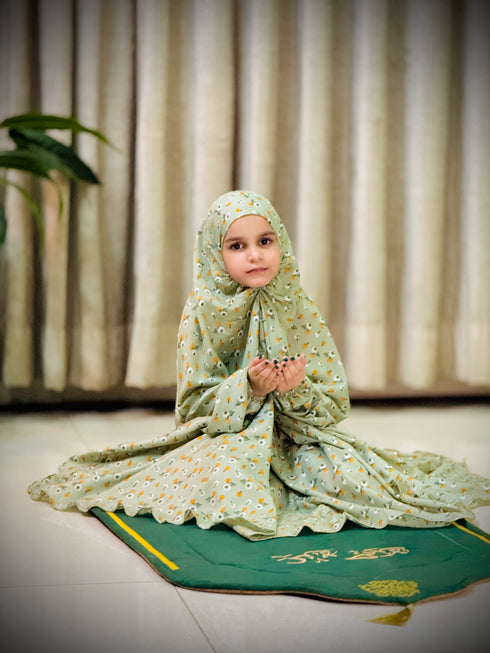 Kids Namaz Chadar -Medium- (For 3 Till 8 Year Old Kid) -- Printed Light Grey